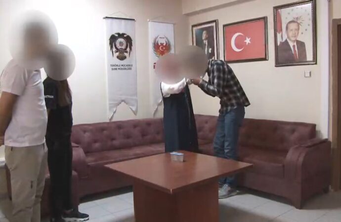 Ağrı ilinde teslim olan terörist, ailesiyle bir araya getirildi.