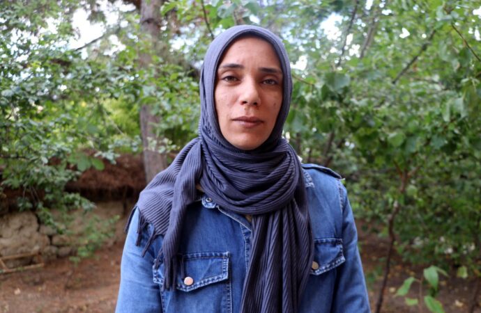 Bir İsrail zulmünden kaçarak Suriye’ye sığınan bir kişi, bu süreçte eşini kaybetmiştir.