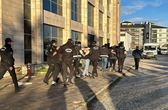 ‘Daltonlar’ çetesine yönelik gerçekleştirilen operasyonda, adliyeye 4 şüpheli daha sevk edildi.