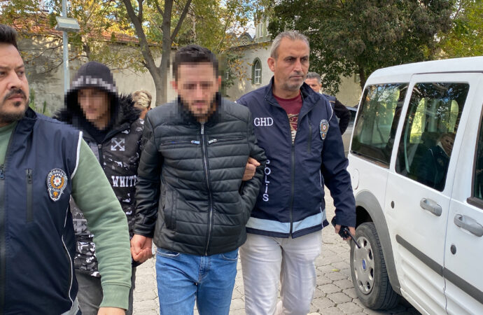 Karadeniz bölgesinde, göçmen kaçakçılığıyla ilgili olarak 3 kişi gözaltına alındı.