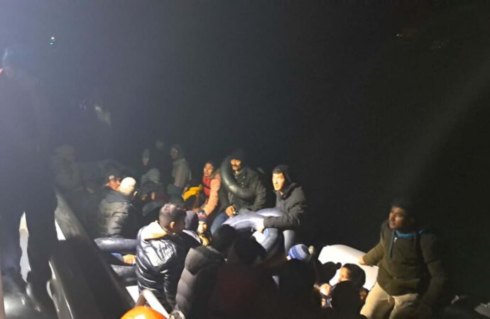 Çanakkale ilinde gerçekleşen operasyonda, 101 kaçak göçmen yakalandı.