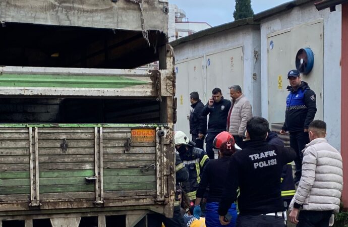 Bir kamyonun geri manevra yaparken altında kalan bir kişi hayatını kaybetti.