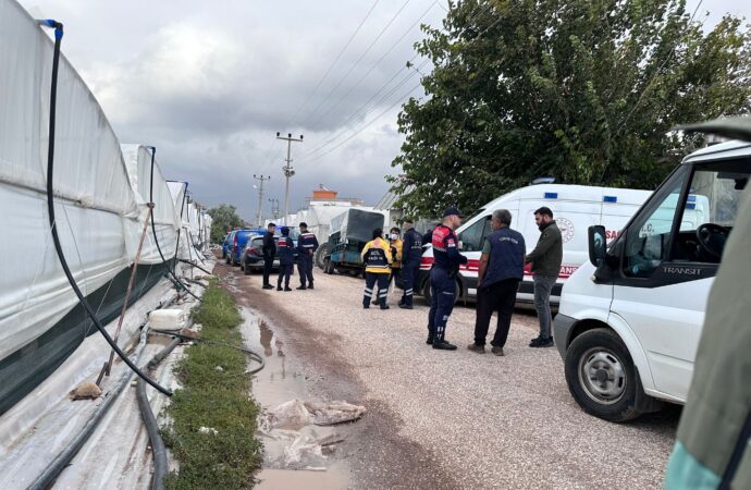 13 yaşındaki bir çocuk, oynarken kazara annesini av tüfeğiyle vurdu.