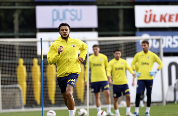 Fenerbahçe, Fatih Karagümrük maçı için çalışmalarına devam etti.