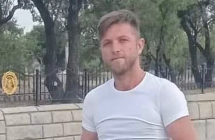Konya’da meydana gelen trafik kazasında, bir otomobil ile bir kamyon çarpıştı. Kazada aynı aileden dört kişi hayatını kaybederken, bir kişi ise ağır yaralı olarak kurtuldu.