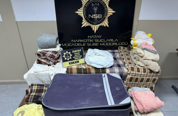 Hatay ilinde, jandarma ve polis ekipleri tarafından gerçekleştirilen ayrı uyuşturucu operasyonlarında 2 kişi tutuklandı.