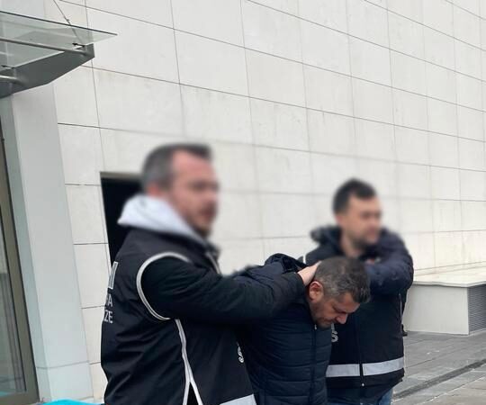Ankara’da eski emniyet amiri olan bir FETÖ firarisi yakalandı.
