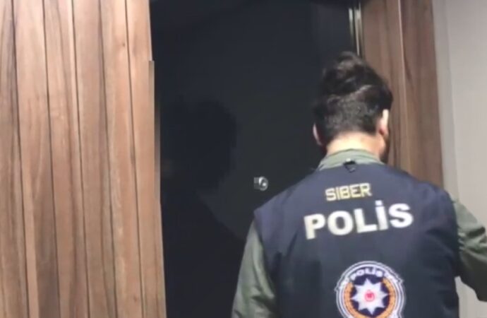 İstanbul’da gerçekleştirilen bir operasyon sonucunda, ‘mail order’ suçlamasıyla 2 kişi gözaltına alındı.