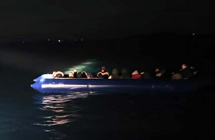 Bodrum’da 57 kaçak göçmen kurtarıldı, 23 kaçak göçmen ise yakalandı.