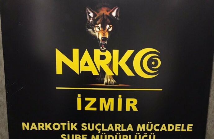 İzmir’de gerçekleşen operasyonda, toplamda 5 kilo 403 gram ağırlığında metamfetamin ele geçirildi.