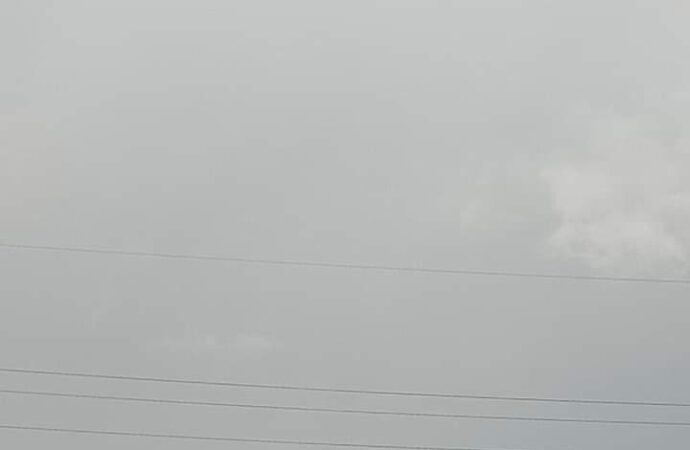 Siirt’te polisleri taşıyan bir otobüs, bariyerlere çarptı.
