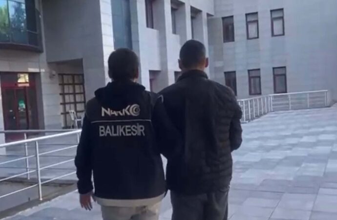 Balıkesir’de gerçekleştirilen operasyonda, toplamda 20 bin 228 adet sentetik hap ele geçirildi ve bu olayla ilgili olarak bir kişi tutuklandı.
