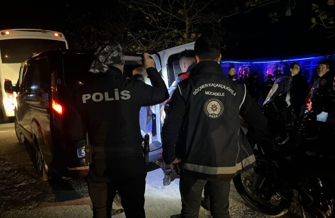 Bir fuhuş operasyonu sırasında, bir kadının çantasından müşteri listesi bulundu.