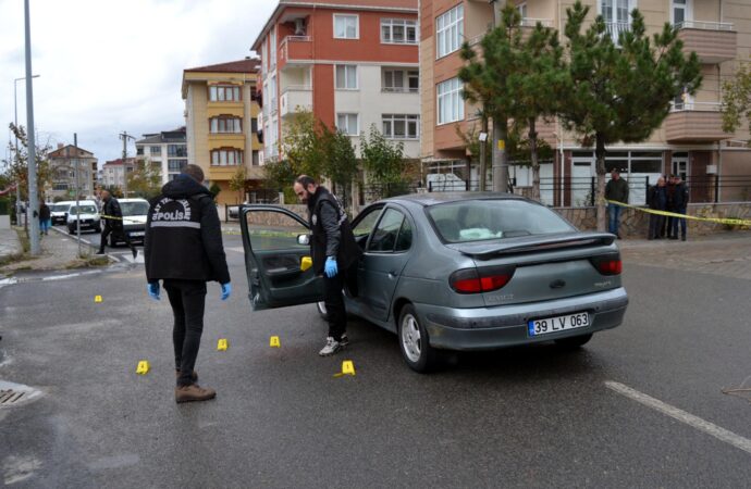 Bir baba, tartıştığı oğlunu tabanca ile bacağından vurarak yaraladı.
