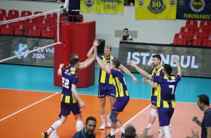 Fenerbahçe, Parolapara CEV Kupası’nda son 16 turuna yükseldiği bildirildi.