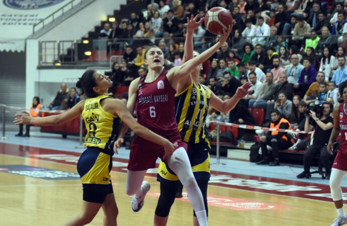 Melikgazi Kayseri Basketbol takımı, Fenerbahçe’ye karşı oynadığı maçta 68-84’lük skorla mağlup oldu.