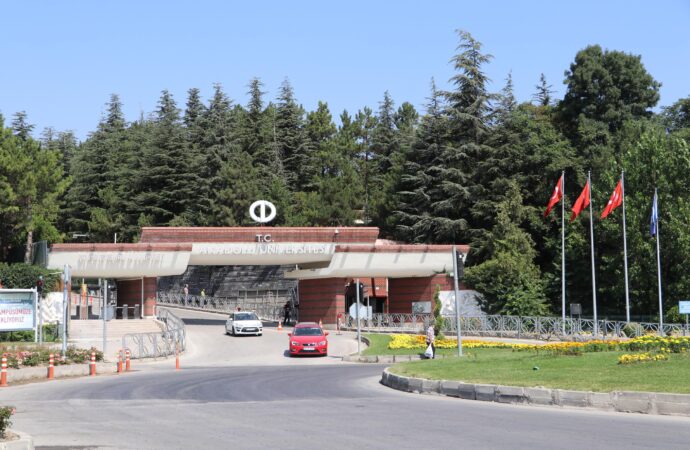 Eskişehir’de bir öğretim üyesine yönelik taciz iddiaları üzerine soruşturma başlatıldı.