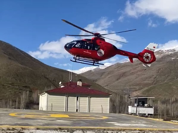 Van’da apandisit teşhisi konulan bir hasta için ambulans helikopter havalandı.