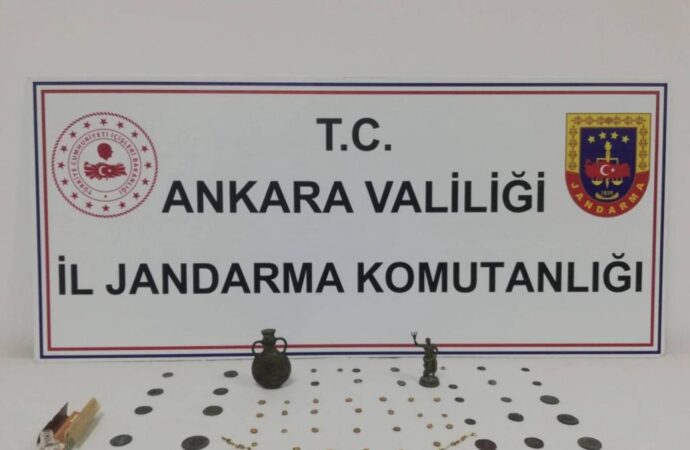 Ankara’da yapılan bir operasyonda, toplamda 63 adet sikke ele geçirildi.