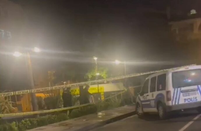 Silivri’de meydana gelen bir olayda, sözlü tartışma bıçaklı kavgaya dönüştü ve sonucunda 1 kişi yaralandı.