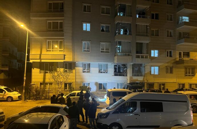 Ankara’da yaşanan olayda, bir kadın tartıştığı erkek arkadaşını tabanca kullanarak öldürdü.