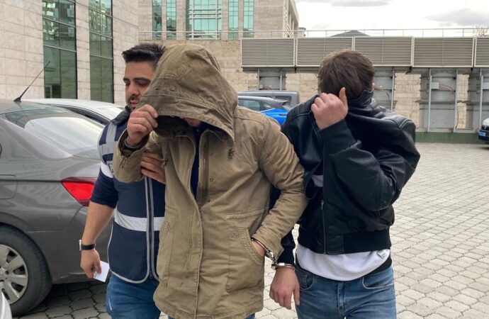 Su saati hırsızlığıyla ilgili olarak, polis iki şüpheliyi yakaladı.