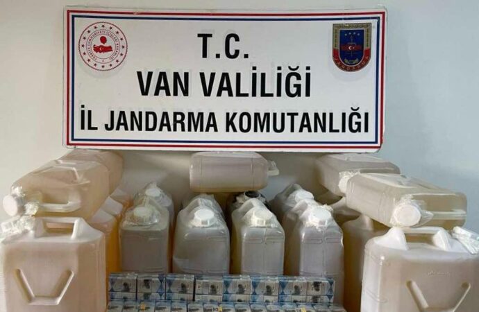 Van’da jandarma, kaçakçılara göz açtırmadı ve 47 kişiyi gözaltına aldı.