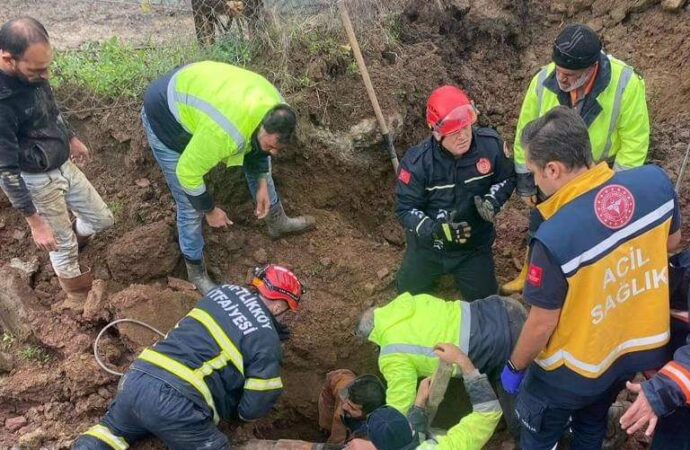 Yalova’da gerçekleştirilen içme suyu hattı yenileme çalışmaları sırasında meydana gelen göçük sonucunda mahsur kalan işçi, başarılı bir kurtarma operasyonuyla güvende olduğuna kavuştu.
