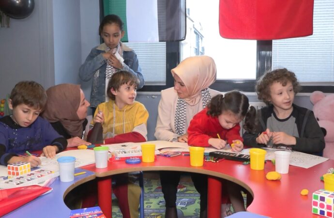 Bakan Göktaş, İstanbul’a getirilen Filistinlileri ziyaret etti.