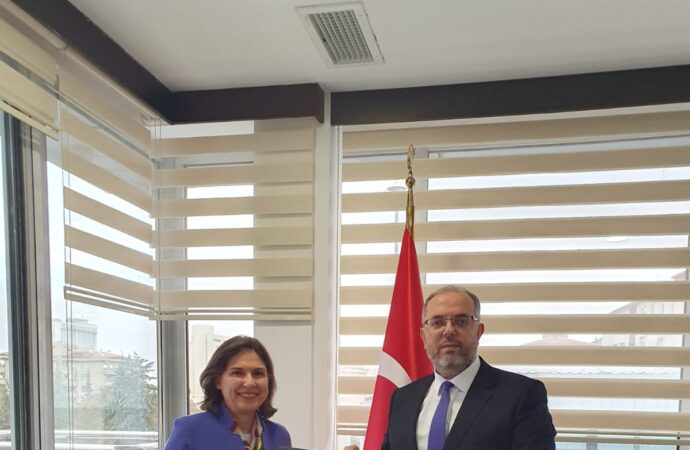 Afyoncu, MSÜ Rektörü olarak Ekonomik İşbirliği Teşkilatı tarafından ödüle layık görüldü.