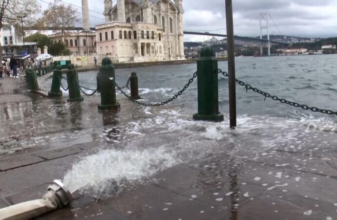 Beşiktaş’ta bulunan bir iş yerinde, bodrum katı su baskınına uğradı.