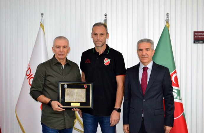 Karşıyaka voleybol takımında Öner dönemi başladı.