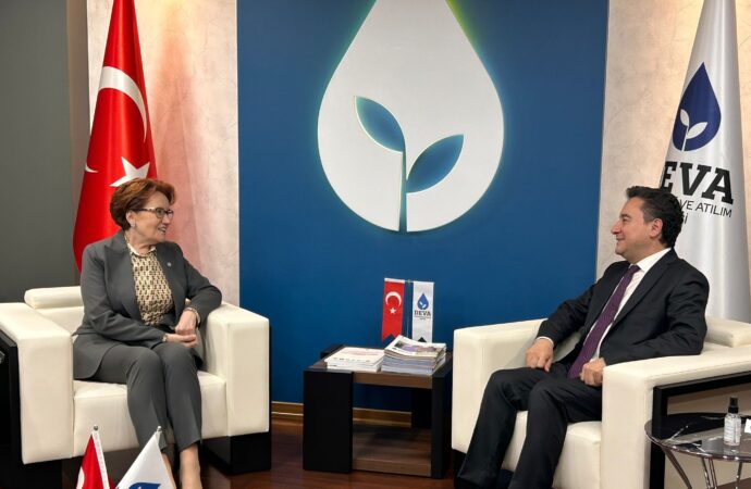 Meral Akşener, Ali Babacan’a taziye ziyaretinde bulundu.