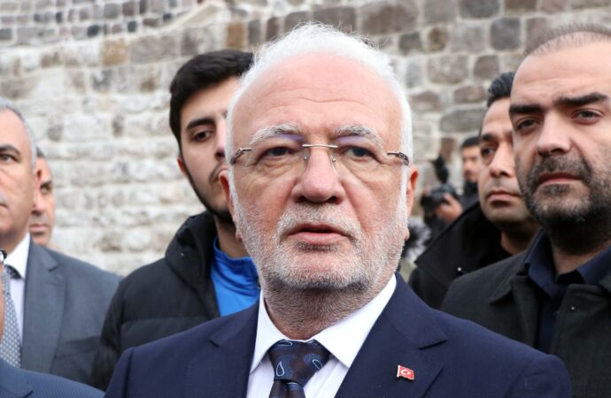 Adalet ve Kalkınma Partisi’nden olan Nurettin Canikli, 5 bin TL değerindeki tek seferlik ikramiyenin Cumhurbaşkanı tarafından herkese müjdelendiğini ifade etti.