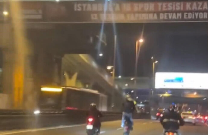 Eyüpsultan ve Sarıyer ilçelerinde motosiklet sürücülerinin tehlikeli yolculukları güvenlik kameraları tarafından kaydedildi.
