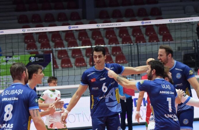 Arkas Spor, Neftohimik Burgas’ı 3-0 mağlup etti.