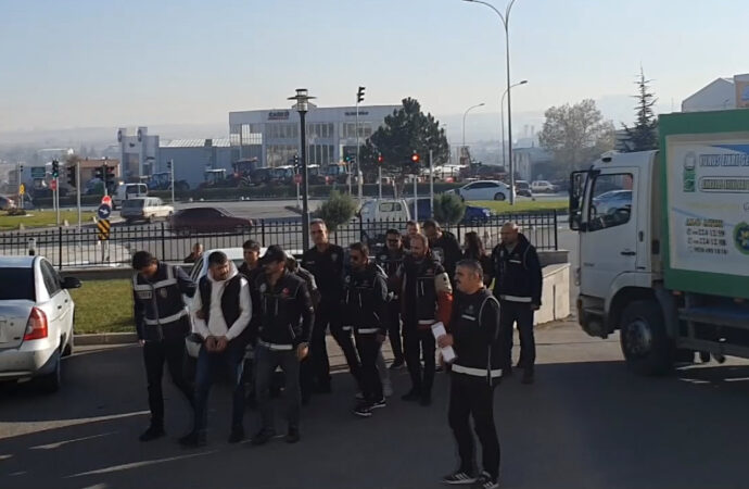 Karaman ilinde gerçekleştirilen uyuşturucu operasyonunda 4 kişi tutuklandı.