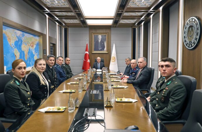 Bakan Güler, öğretmenlerle buluştu.