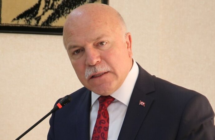 Erzurum Büyükşehir Belediye Başkanı Mehmet Sekmen, İstanbul Büyükşehir Belediye Başkanlığı için açıklamalarda bulundu.