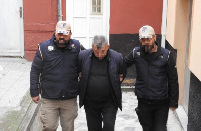 Kırşehir’de yakalanan iki DEAŞ üyesi, kırmızı bültenle aranıyor.