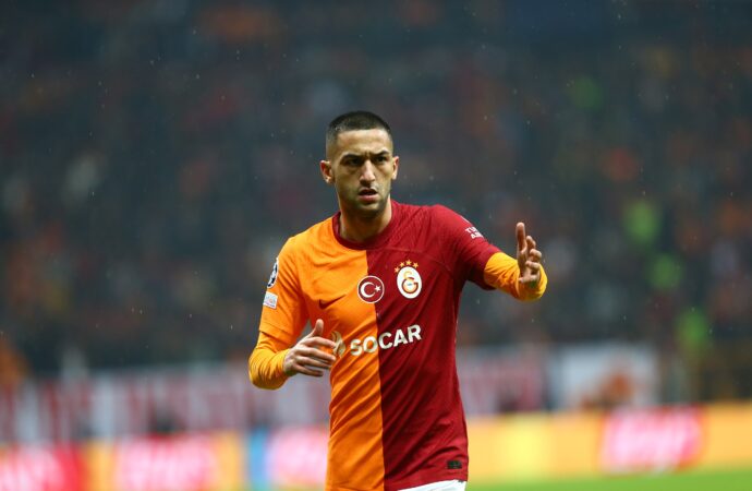 Ajax’ın yıldız futbolcusu Hakim Ziyech, Şampiyonlar Ligi’nde oynanan maçların ardından haftanın en iyi 11 oyuncusu seçildi.