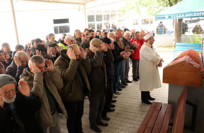 Kadının doğum günü sabahında evinde hayatını kaybettiği tespit edildi. Olayın ardında kalp krizi olduğu belirlendi.
