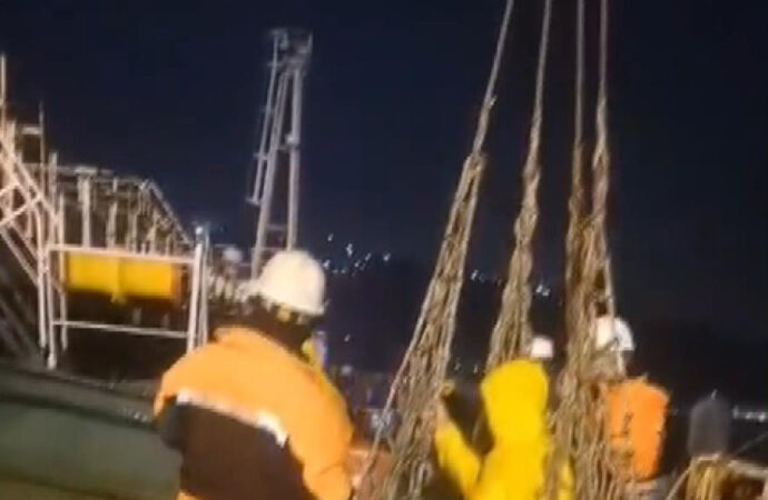 Sarıyer açıklarında meydana gelen olayda, yaralanan bir gemi personeline yönelik kurtarma operasyonu gerçekleştirildi.