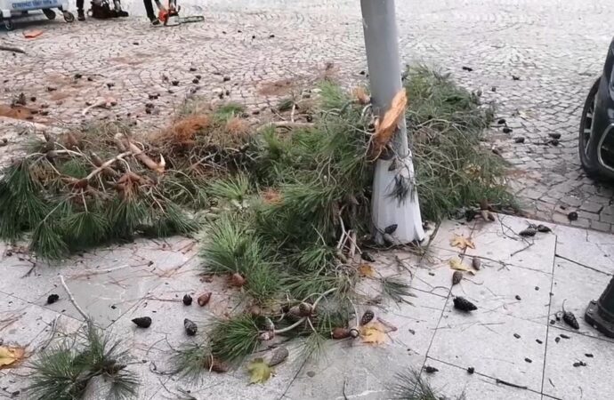 Silivri’de şiddetli bir fırtına yaşandı.