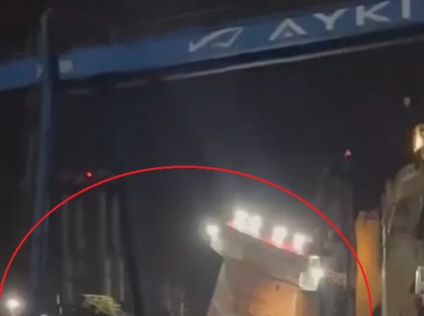 Yalova’da meydana gelen sağanak yağış ve şiddetli fırtına sonucunda deniz taştı ve tekneler parçalandı.