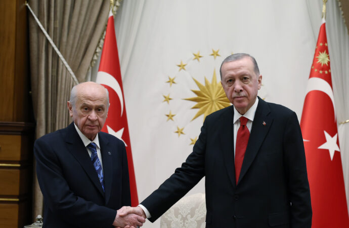 Türkiye Cumhuriyeti’nin Cumhurbaşkanı Recep Tayyip Erdoğan, Milliyetçi Hareket Partisi lideri Devlet Bahçeli ile bir araya geldi.