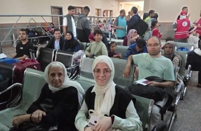 Dışişleri Bakanlığı, Mısır’a tahliye bekleyen 44 Türk ve Kuzey Kıbrıs Türk Cumhuriyeti vatandaşının güvenli bir şekilde ulaştığını duyurdu.