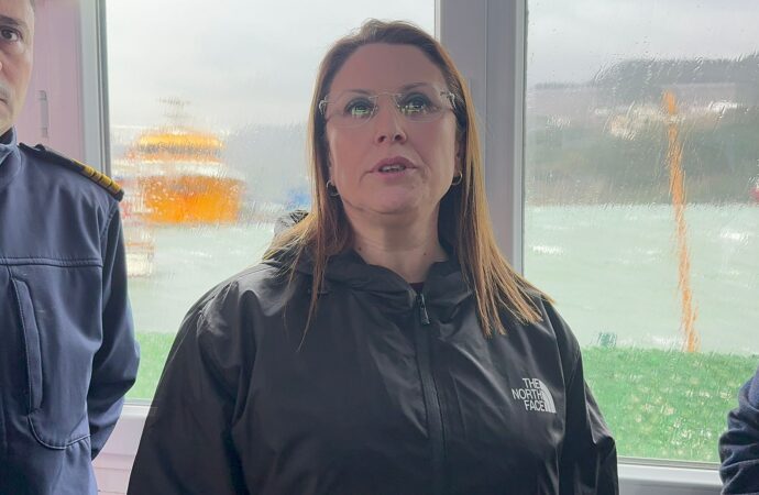 Amasra’da şiddetli bir fırtına yaşandı ve bu nedenle tekneler limana çekilmek zorunda kaldı.