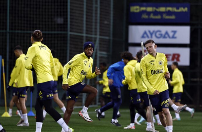 Fenerbahçe, Fatih Karagümrük karşılaşmasına tam anlamıyla hazır durumda.