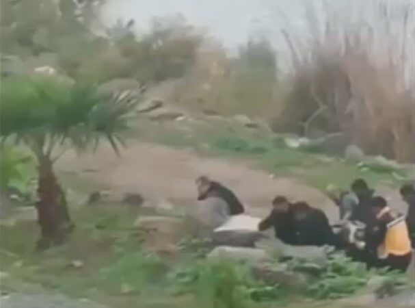 Dicle Nehri’ne atlayan iki kız kardeşten biri kurtarıldı, diğerinin ise arama çalışmaları devam ediyor.